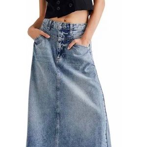 We The FREE PEOPLE Medium Denim COME AS YOU ARE Frayed Hem MAXI Boho SKIRT 6 NEW